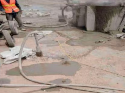 海曙水泥混凝土路面板底注浆技术 路面脱空注浆整治方案